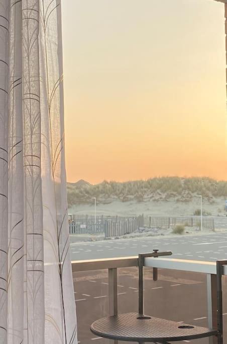Studio Entre Mer Et Dunes Avec Balcon Vue Laterale Mer 50M Plage Pour 3 Pers Wifi Menage Compris Fort-Mahon-Plage Exterior photo